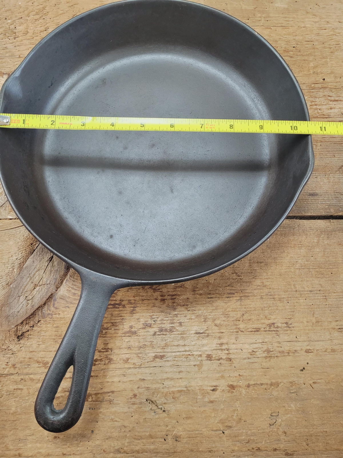 The Classic 8! 1940’s early Birmingham Stove & Range Red Mountain Series #8 Skillet 8C