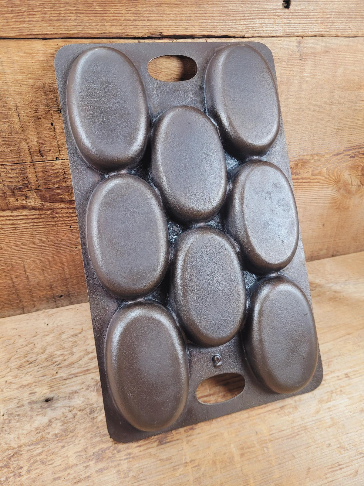 Wow! 1900’s Bridge Beach & Company #2 oval style gem pan. Priced to sell for small crack perfect for baking still after