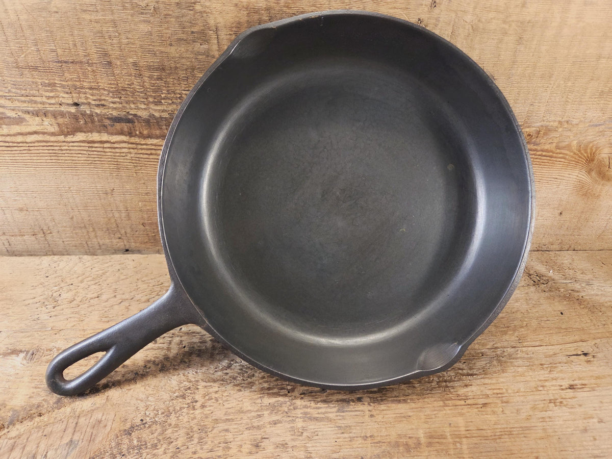 The Classic 8! 1940’s early Birmingham Stove & Range Red Mountain Series #8 Skillet 8Y Skillet