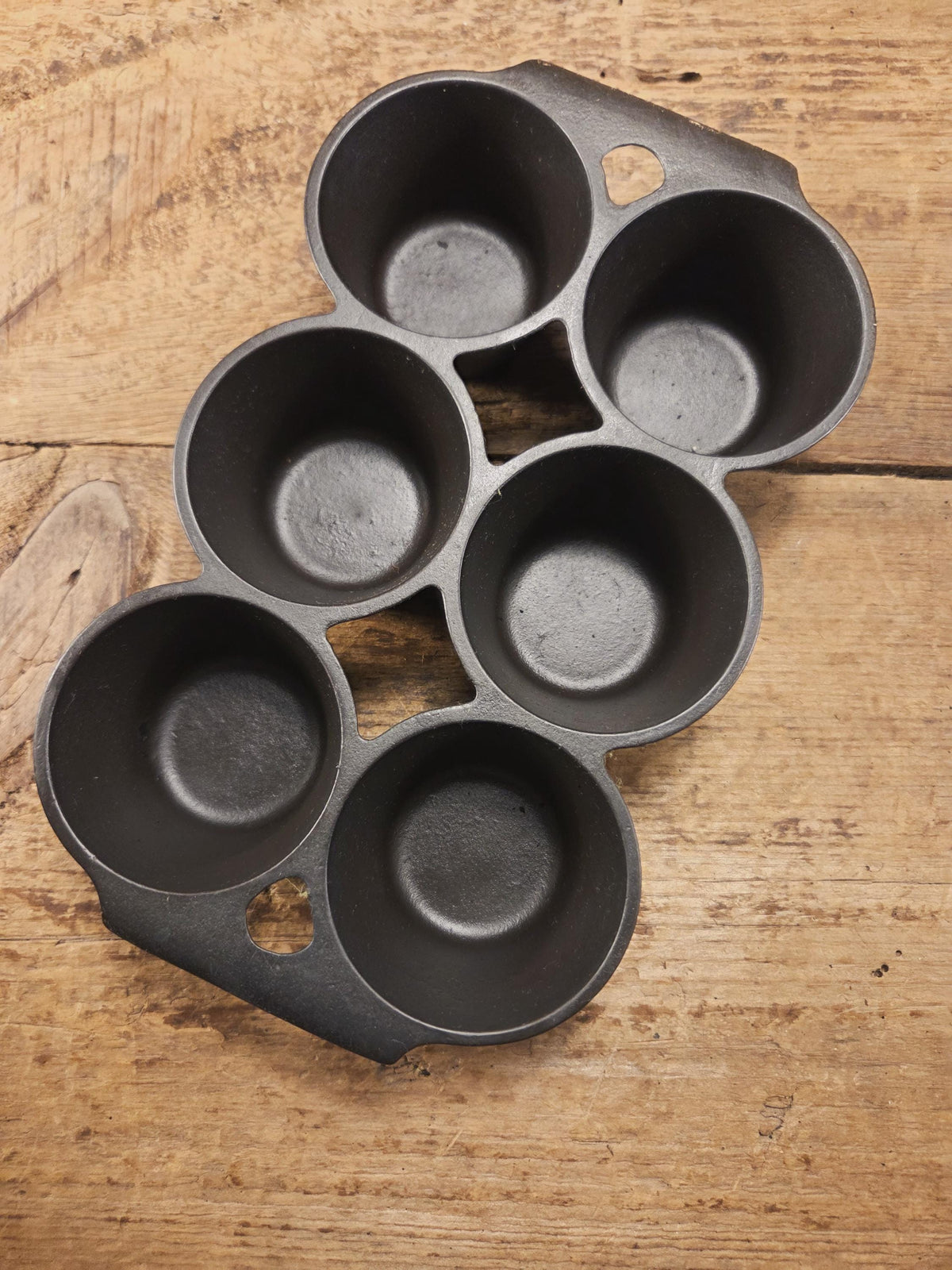 Beautiful 1920’s Griswold 6 Cup Muffin/Popover Pan 6141 Variation 4 Rarity 3. Restored Seasoned and Ready to Use!