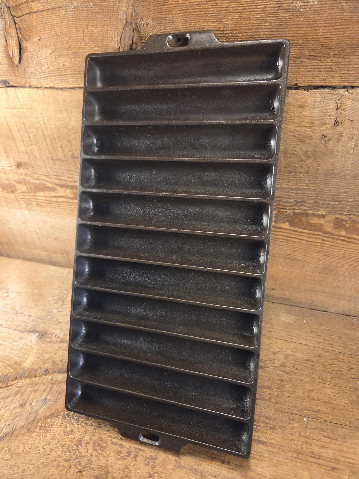 Very unique! Wagner #22 Bread Stick Gem Pan. ’A’ makers mark ’E’ Gem Pan fully restored Bakeware