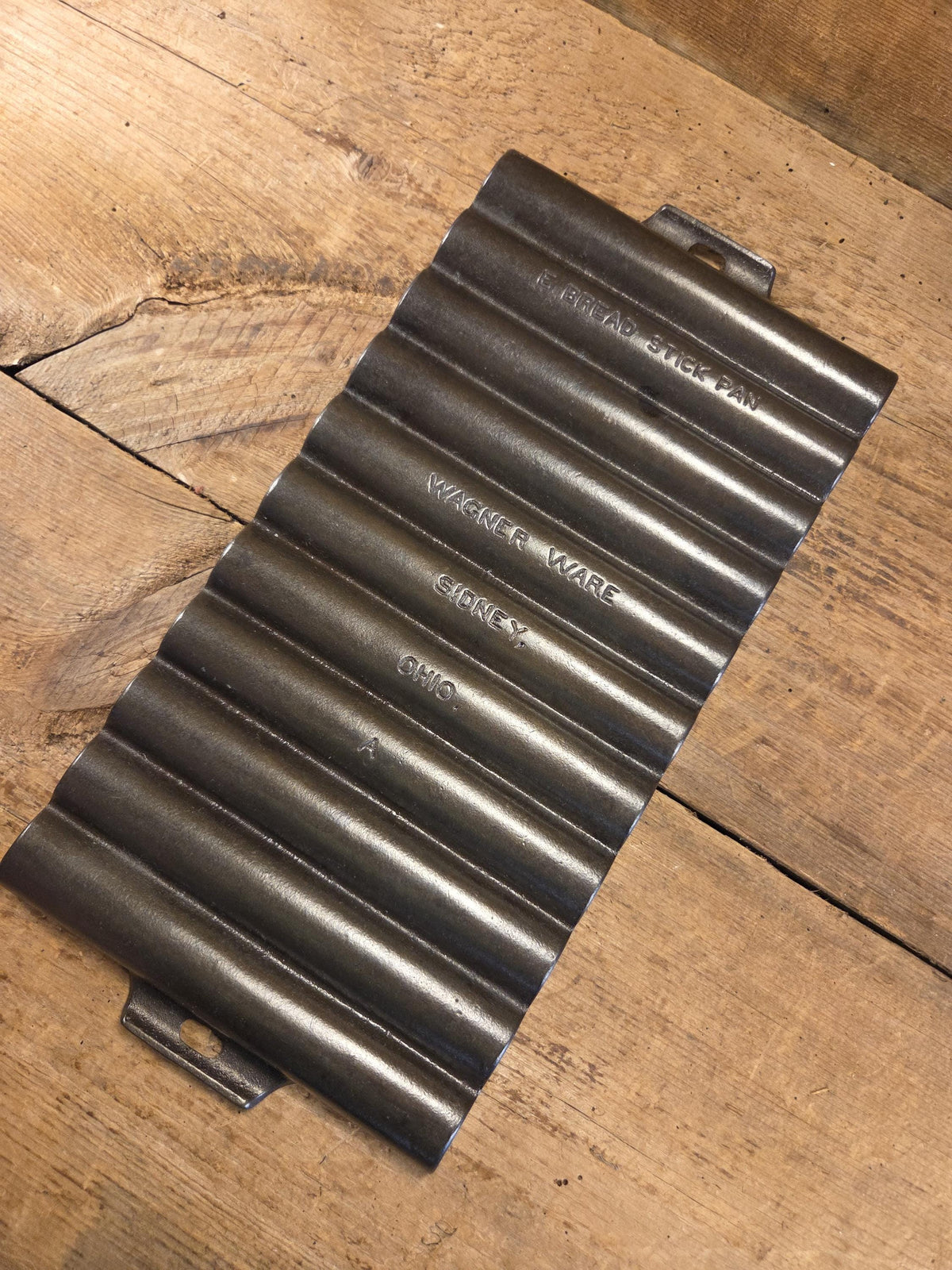 Very unique! Wagner #22 Bread Stick Gem Pan. ’A’ makers mark ’E’ Gem Pan fully restored Bakeware