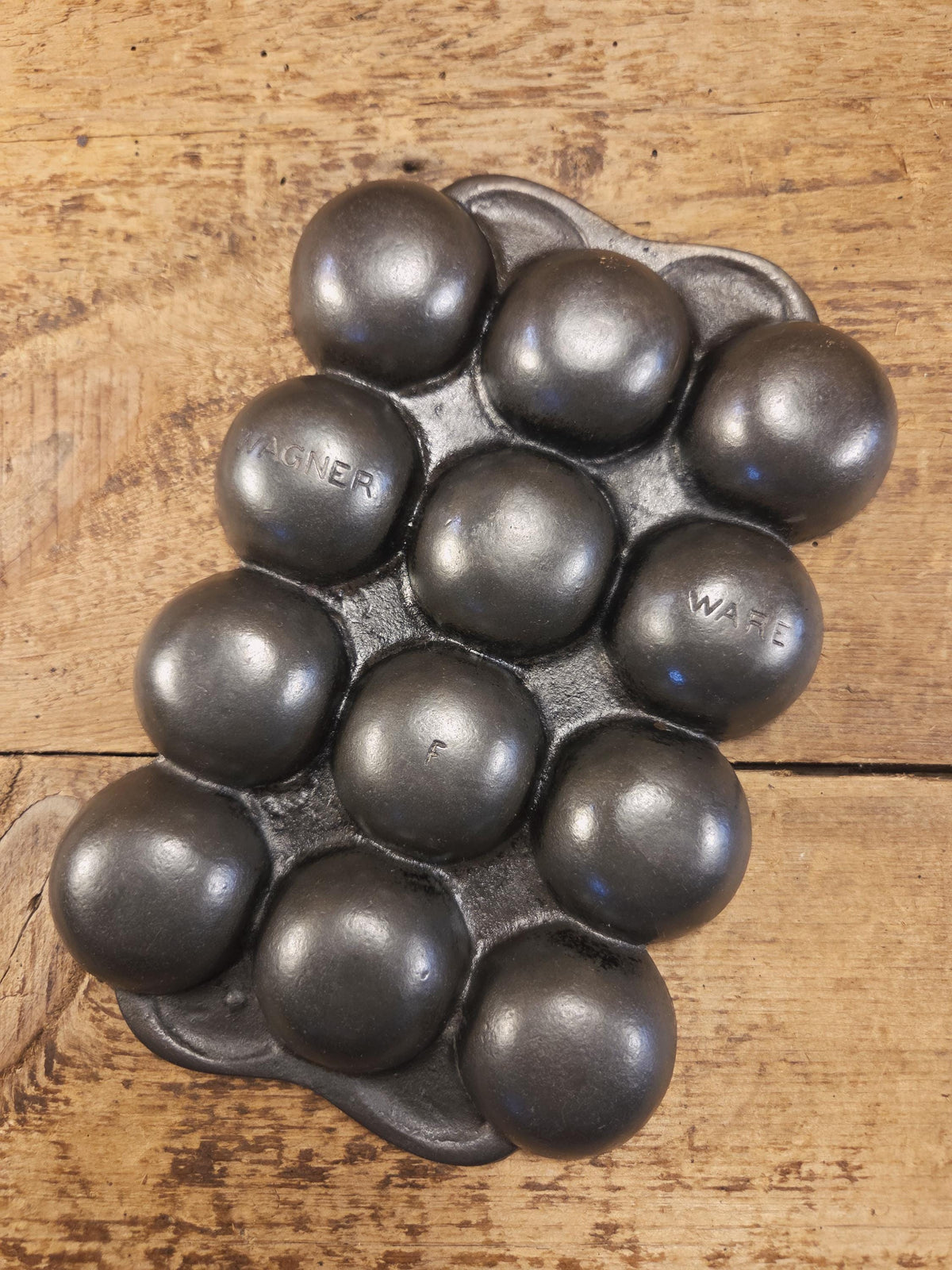 Great gift and tough to find! 1930’s Fully Marked Wagner ’golf ball’ brownie pan. Closed frame ’F’ style gem pan