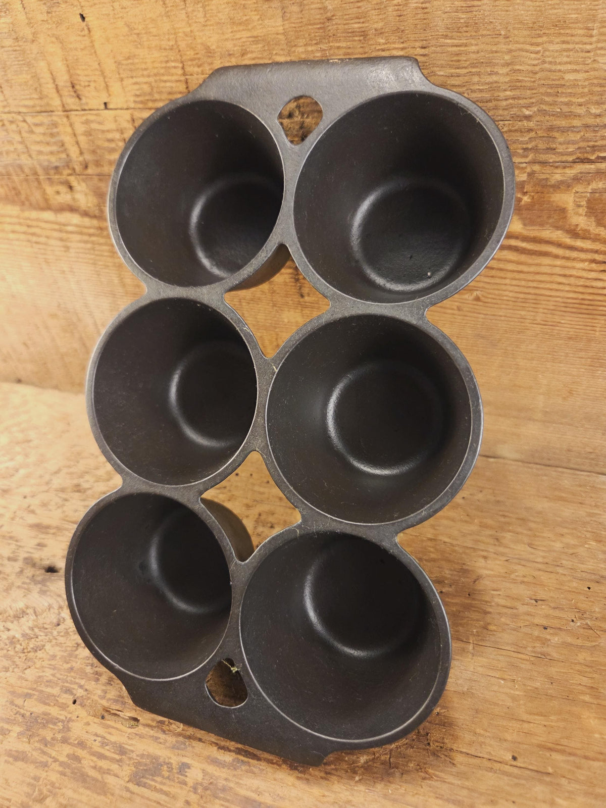 Beautiful 1920’s Griswold 6 Cup Muffin/Popover Pan 6141 Variation 4 Rarity 3. Restored Seasoned and Ready to Use!