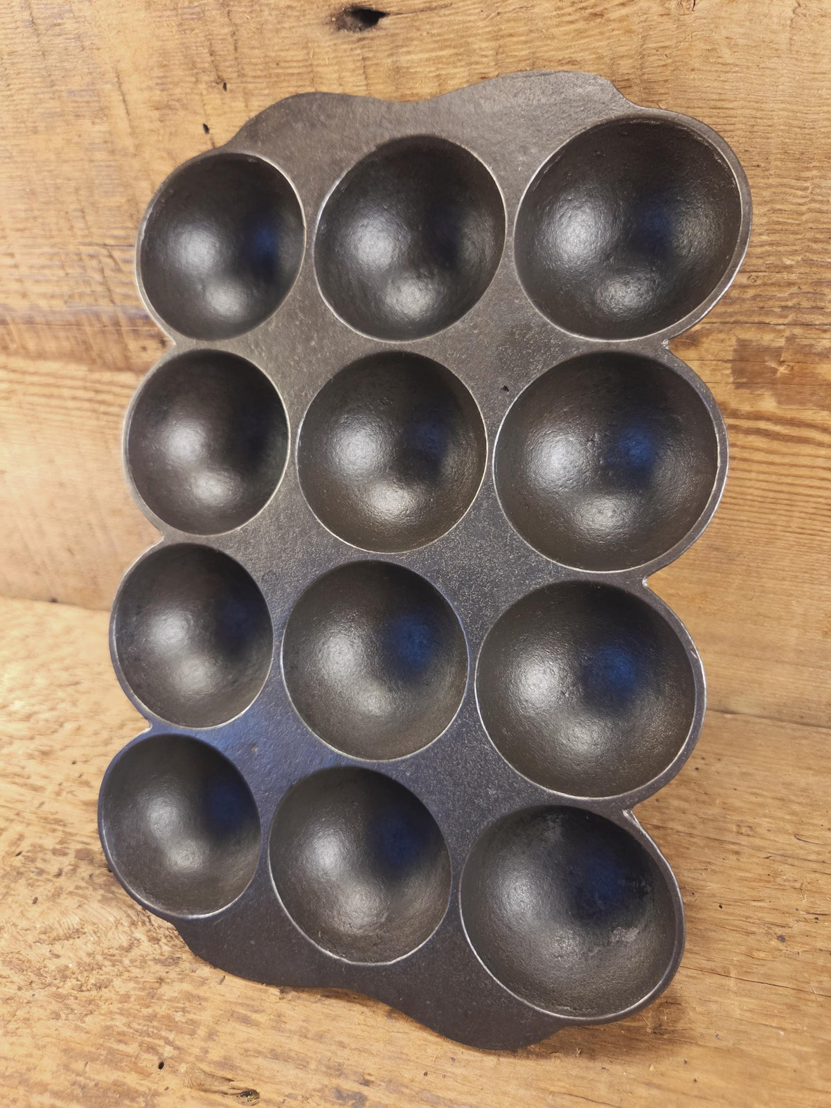 Great gift and tough to find! 1930’s Fully Marked Wagner ’golf ball’ brownie pan. Closed frame ’F’ style gem pan