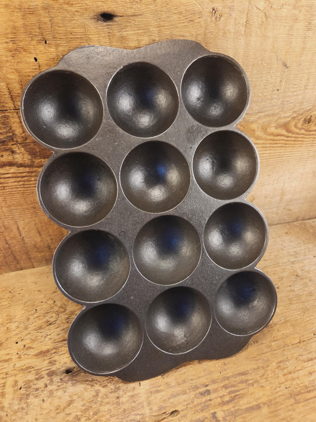 Great gift and tough to find! 1930’s Fully Marked Wagner ’golf ball’ brownie pan. Closed frame ’F’ style gem pan