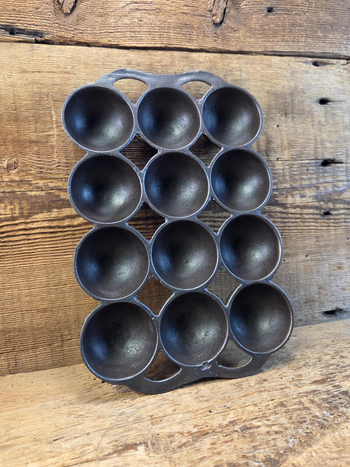 Great gift! 1930’s #9 Wagner ’golf ball’ brownie pan. Open air design gorgeous!