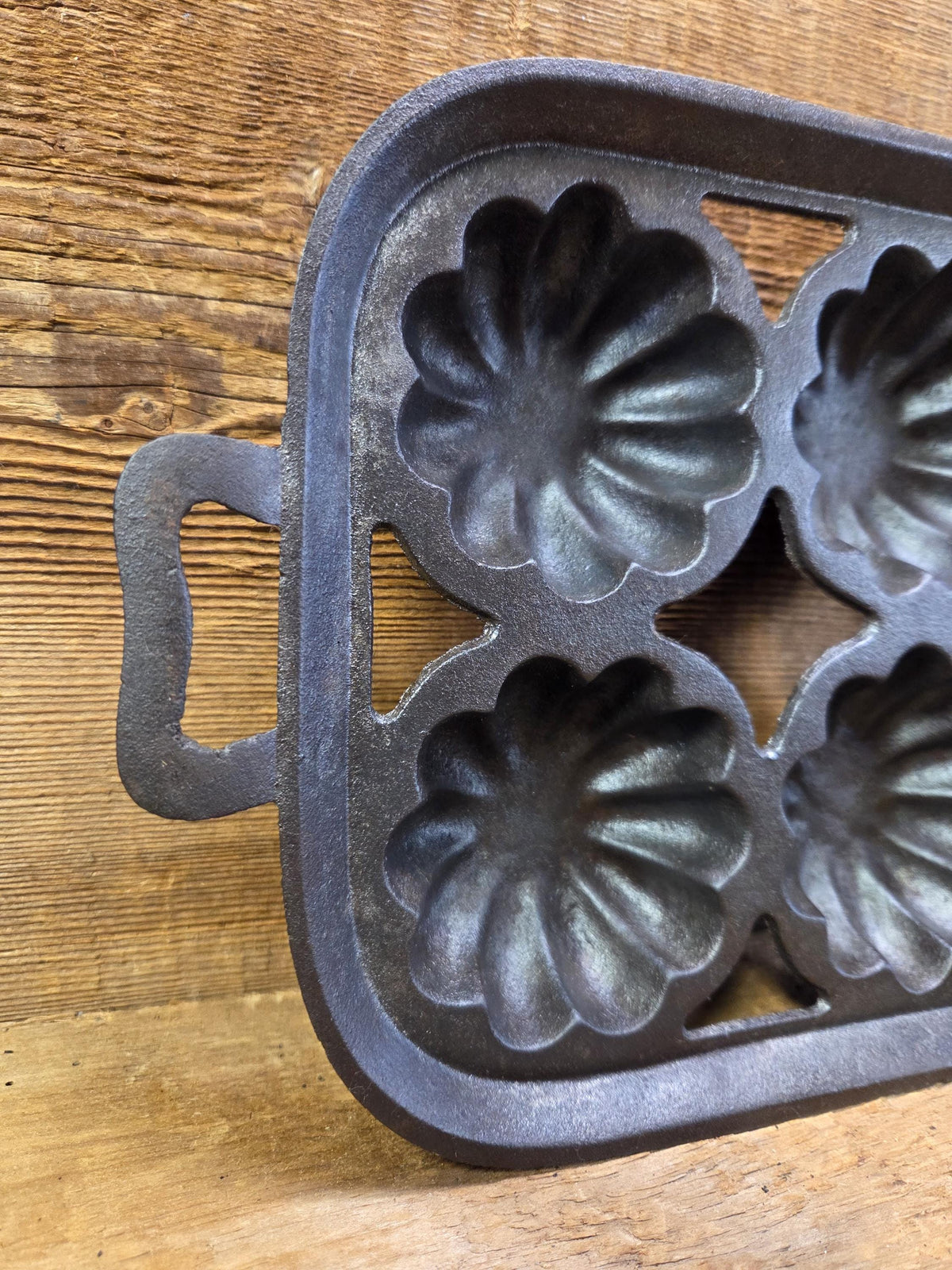 Great gift! Pre 1900’s Unmarked Antique Gate-Marked #10 Turks Head Pan 6 Cup