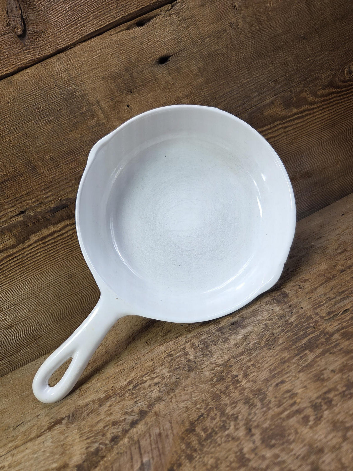 Rare and Cool story! White enameled BSR Red Mountain Series #5 Skillet with Heat Ring. Finished in the 70’s by a third