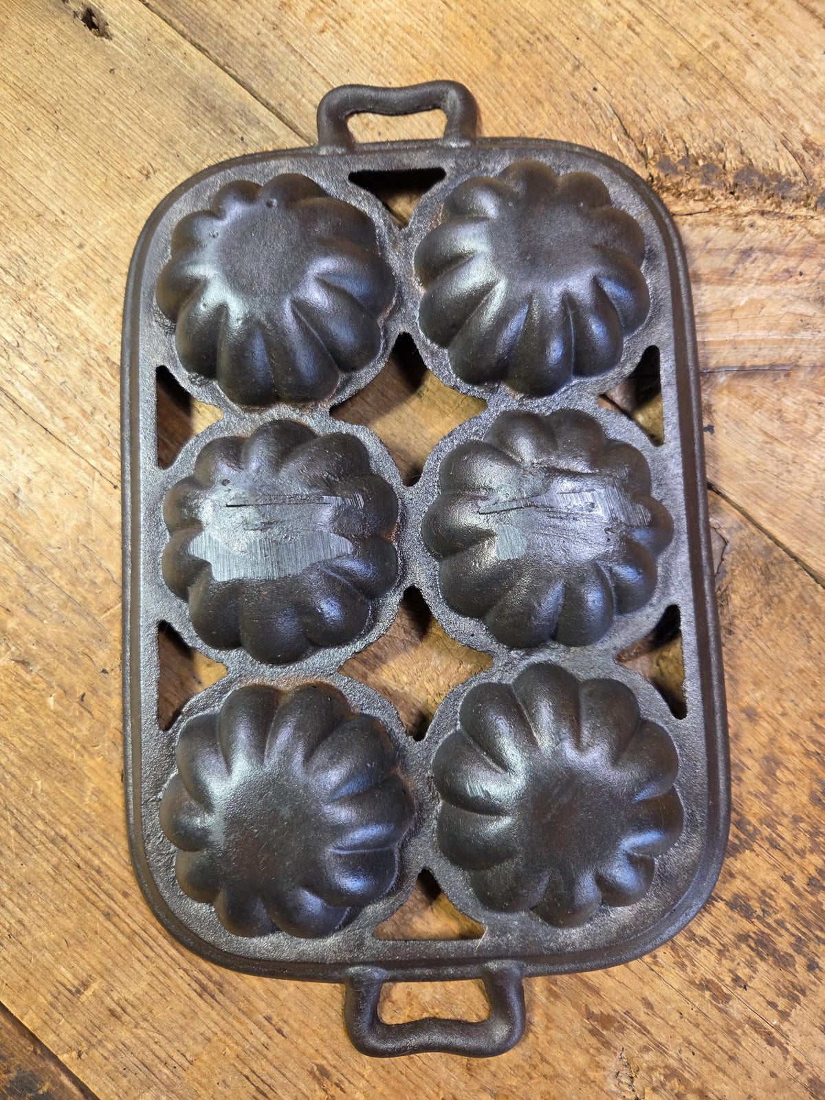 Great gift! Pre 1900’s Unmarked Antique Gate-Marked #10 Turks Head Pan 6 Cup