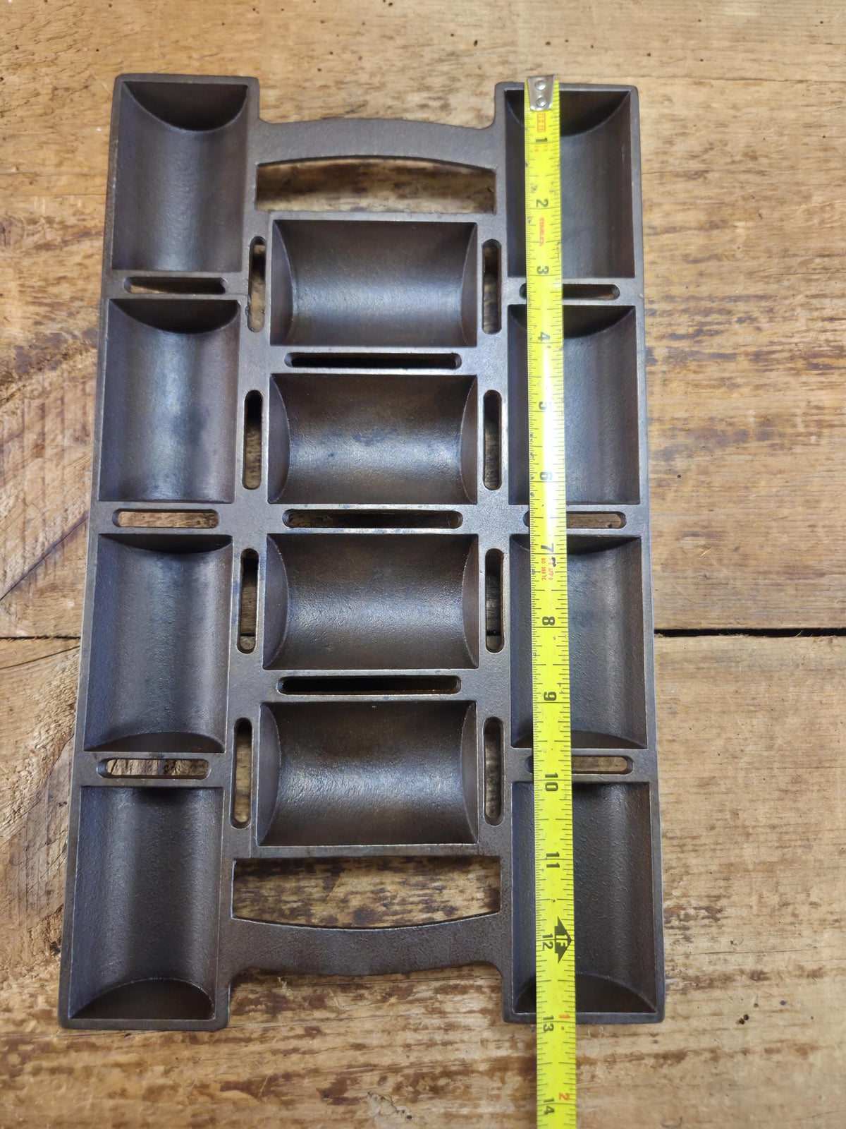 Unknown French Roll No. 11 Pan raised No. 11 & French Roll markings. Rumored Griswold but likely Unknown Beautiful
