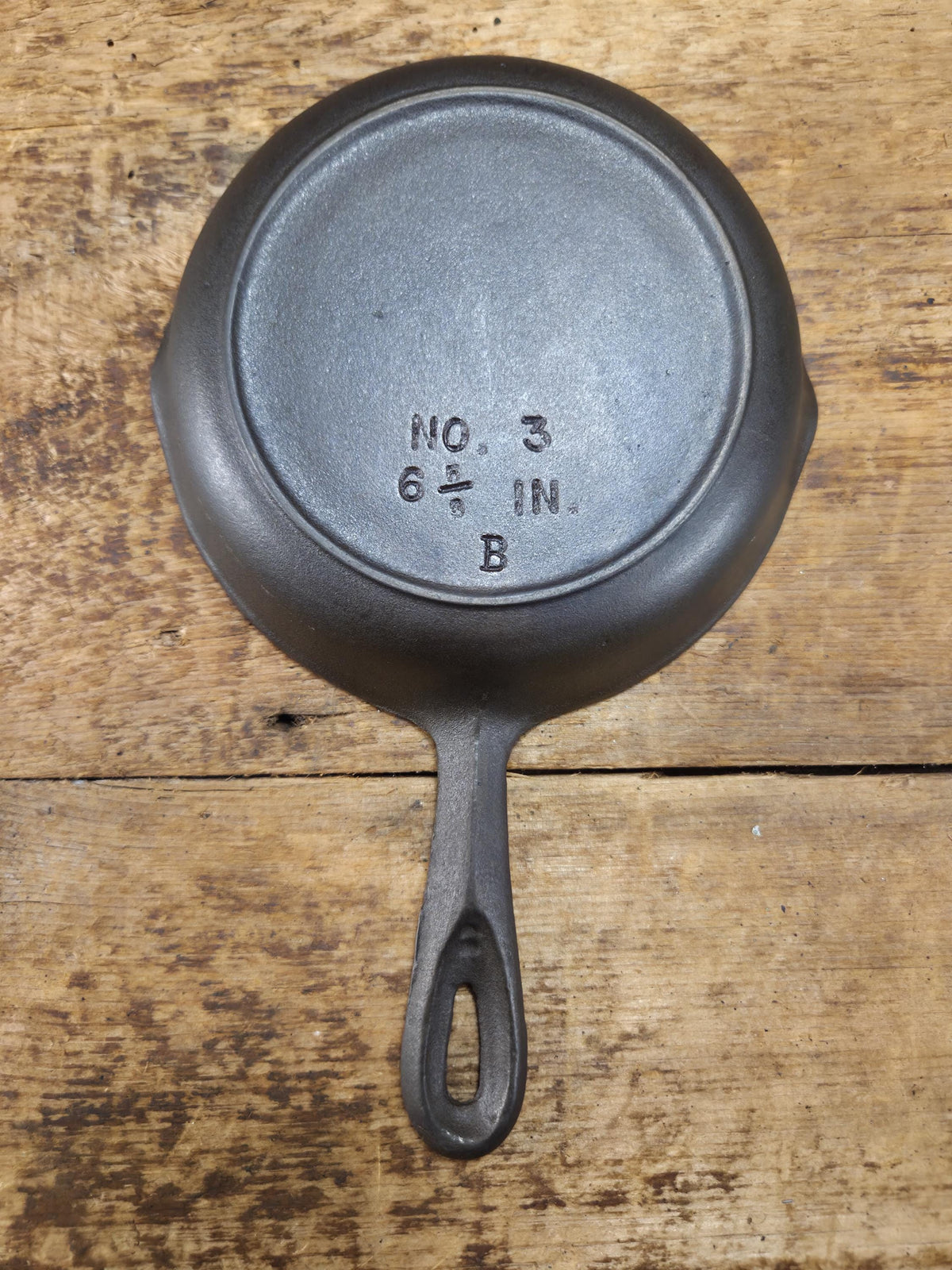 Wow unique Birmingham Stove & Range #3 Egg Skillet Century Series. Almost looks like a Red Mountain. Restored and Ready