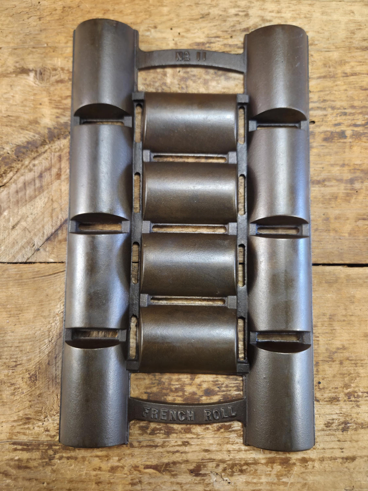 Unknown French Roll No. 11 Pan raised No. 11 & French Roll markings. Rumored Griswold but likely Unknown Beautiful