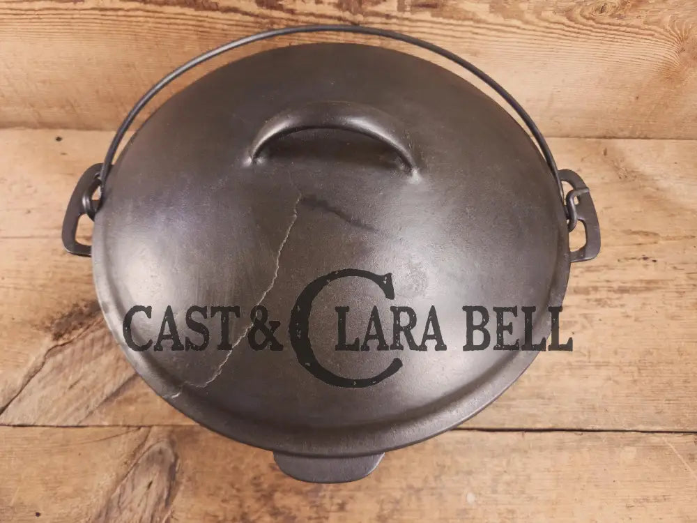 Large 1930’s Wagner Ware #9 Cast Iron Dutch Oven 1259 with Sawtooth lid! Unique pattern shift on lid Dutch Ovens