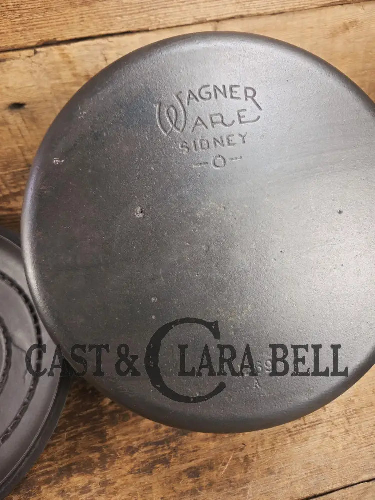 Large 1930’s Wagner Ware #9 Cast Iron Dutch Oven 1259 with Sawtooth lid! Unique pattern shift on lid Dutch Ovens