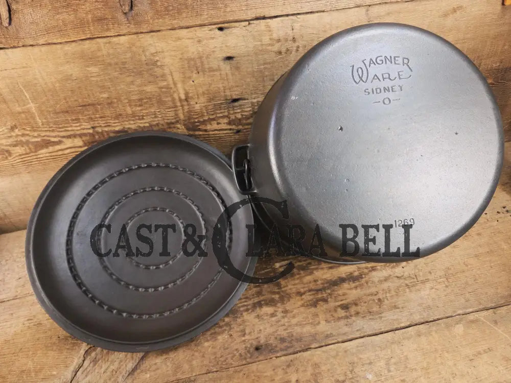 Large 1930’s Wagner Ware #9 Cast Iron Dutch Oven 1259 with Sawtooth lid! Unique pattern shift on lid Dutch Ovens