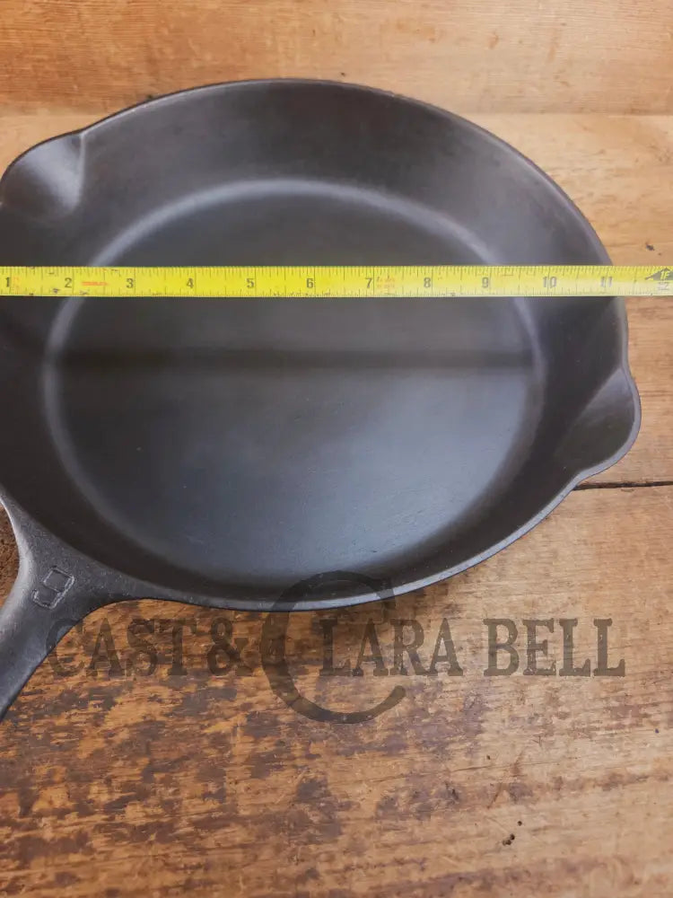 Larger Griswold #9 Cast Iron Skillet with Large Block Logo 710 F. Great protein or large saute skillet Skillet