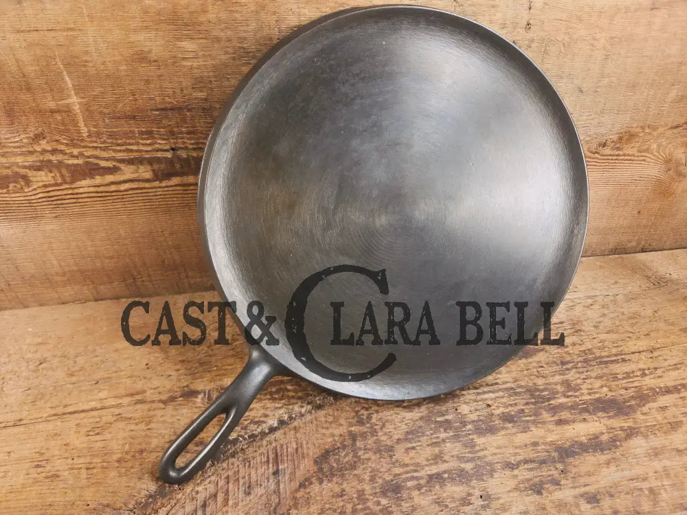 Largest of the handled griddles. 1930’s Era Wagner Ware #10 Cast Iron Round Griddle 1110 Makes great Grilled Cheese!