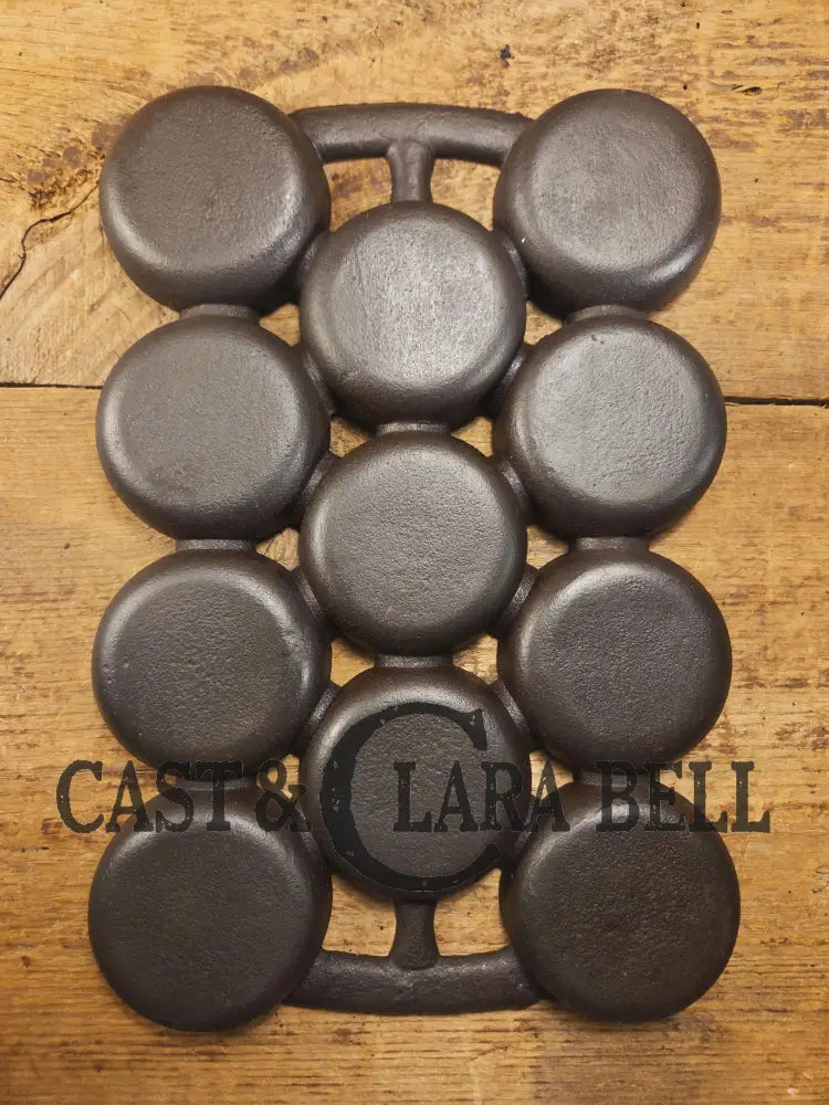 Late 1800’s #2 Gem Pan by Russell and Erwin Connecticut. Perfect for biscuits or english muffins! Restored and Ready to