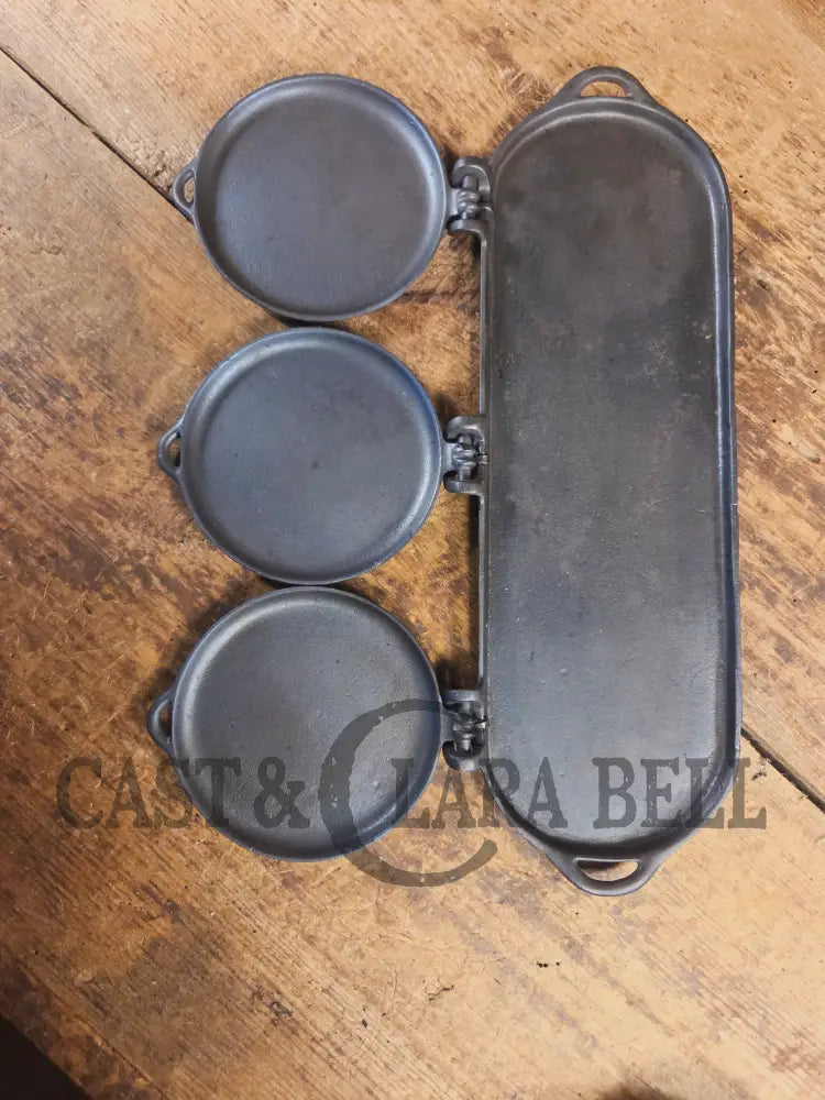 Late 1800’s 3-Section Pancake Flop Griddle by Schofield MFG. New York. Mint condition SC24 - Griddle