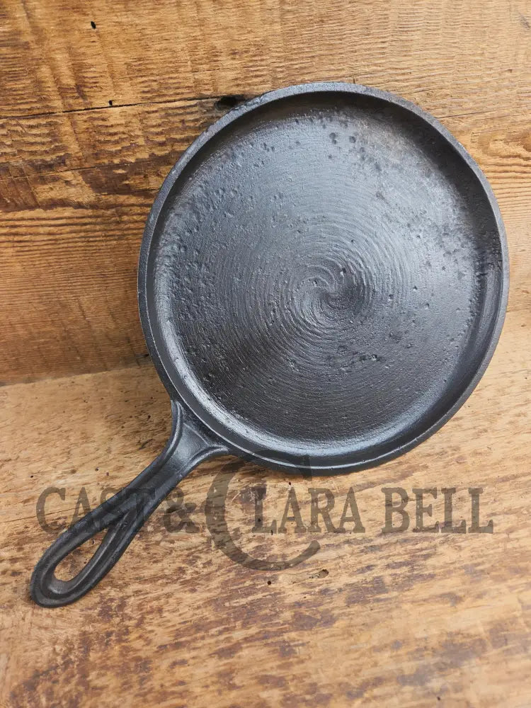 Late 1800’s Antique #6 Round ’Snack’ Griddle with Gate mark and Raised 6 P. Perfect size for one! Griddle