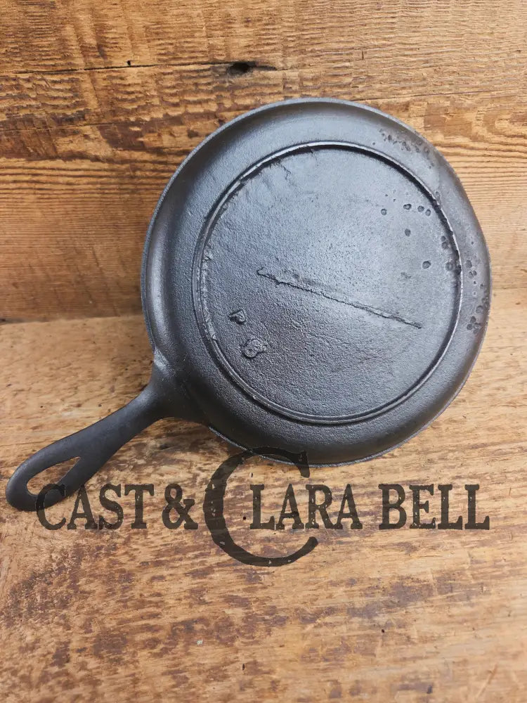 Late 1800โs Antique #6 Round โSnackโ Griddle with Gate mark and Raised 6 P. Perfect size for one! Griddle