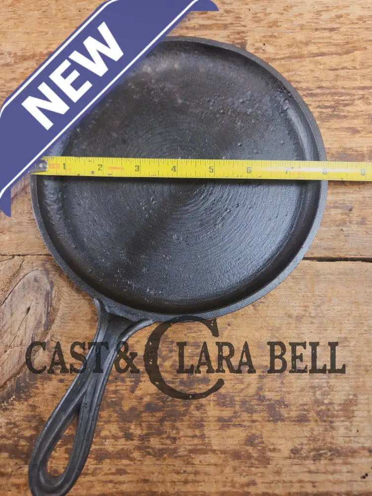 Late 1800’s Antique #6 Round ’Snack’ Griddle with Gate mark and Raised 6 P. Perfect size for one! Griddle
