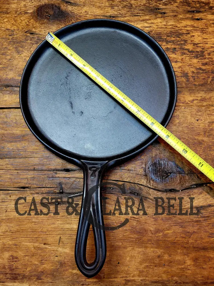 Late 1800βS Antique #7 Round βSnackβ Griddle With Gate Mark And Raised 7. Perfect Size For One!