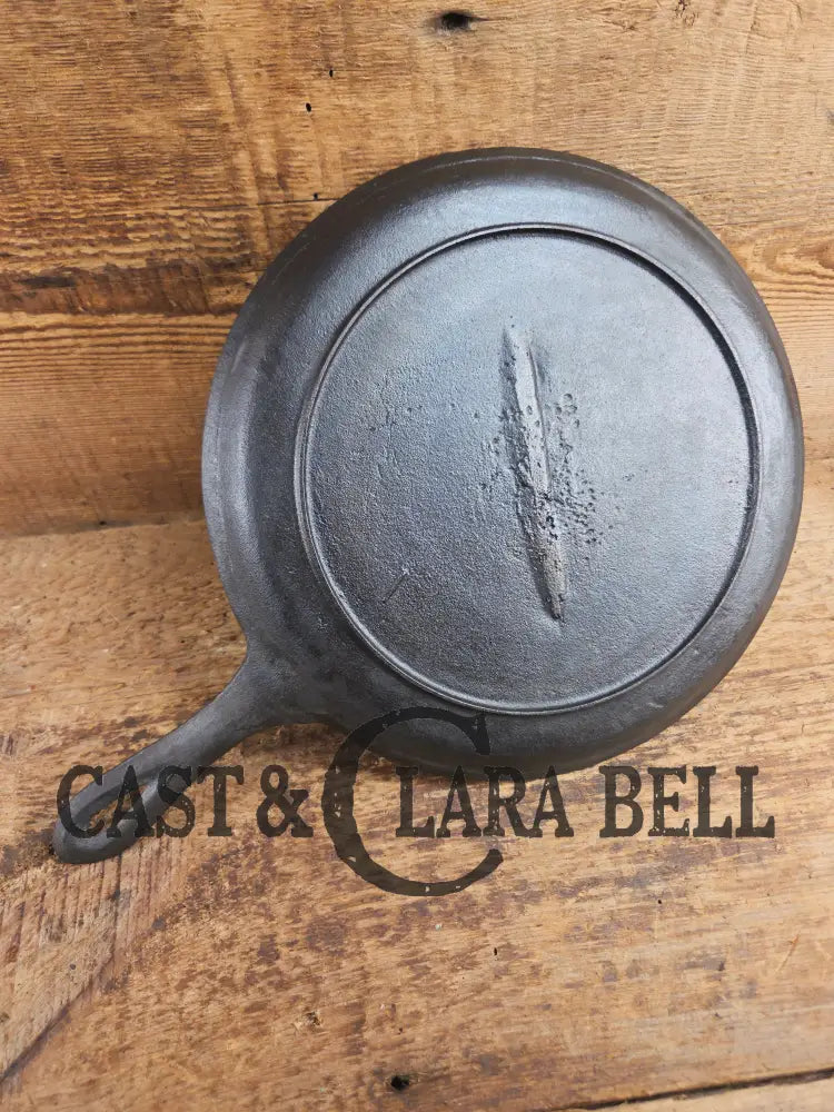 Late 1800βs Antique #8 Round Stove Eye Griddle with Gate mark and Raised 8 semi-fancy handle Griddle