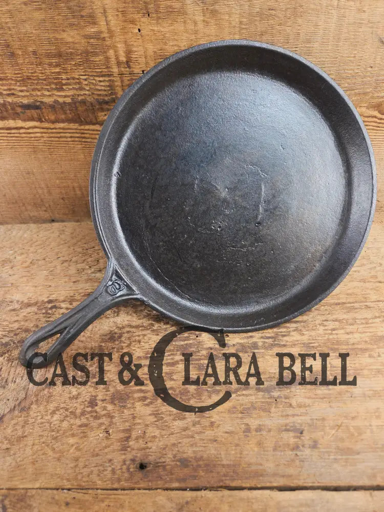 Late 1800βs Antique #8 Round Stove Eye Griddle with Gate mark and Raised 8 semi-fancy handle Griddle