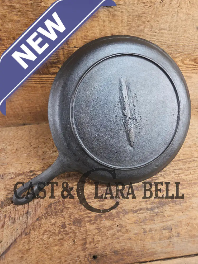 Late 1800’s Antique #8 Round Stove Eye Griddle with Gate mark and Raised 8 semi-fancy handle Griddle