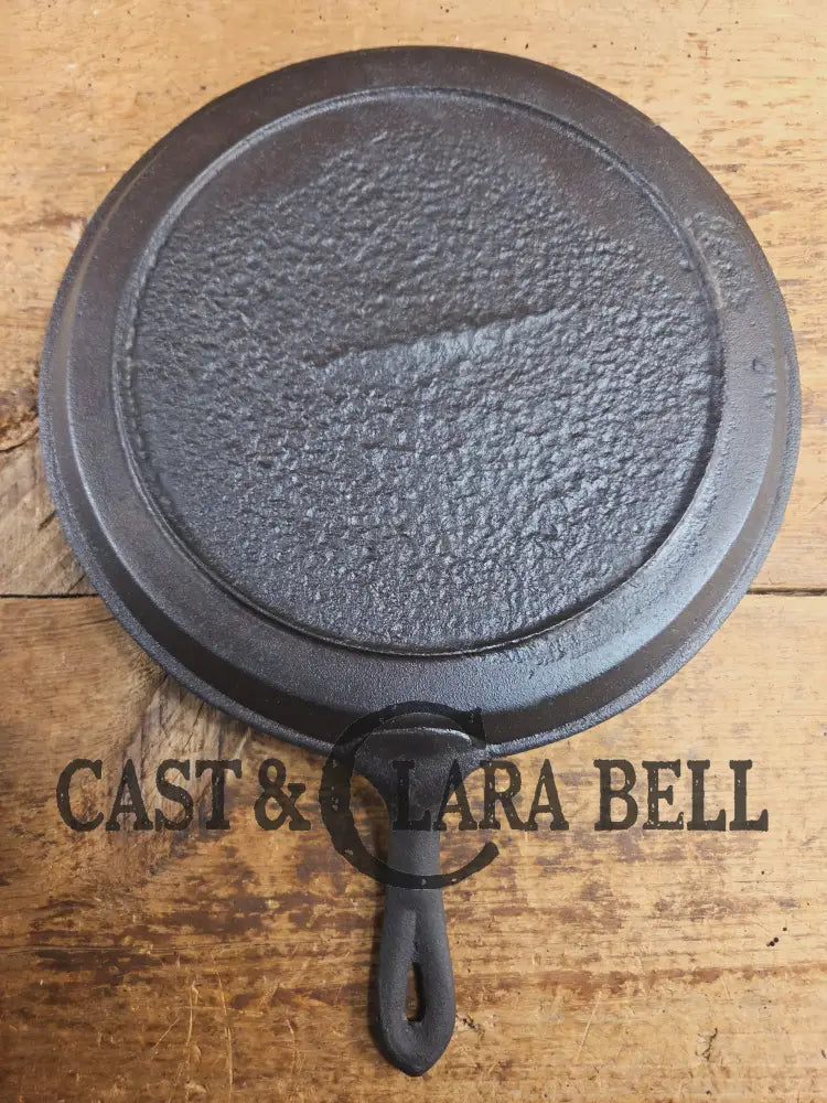 Late 1800’s Antique #9 Round Stove Eye Griddle with Gate mark and Raised 9 semi-fancy handle Griddle