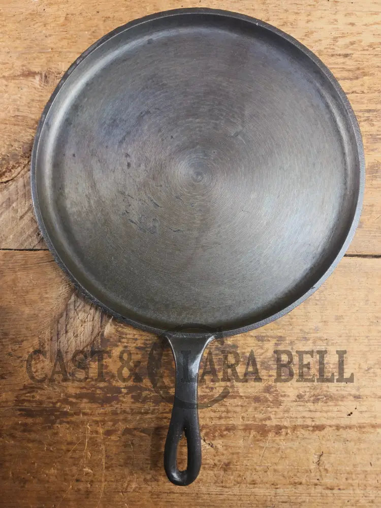 Late 1800βs Antique #9 Round Stove Eye Griddle with Gate mark and Raised 9 straight handle Griddle