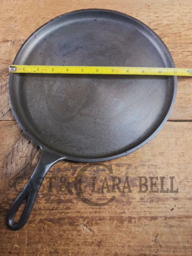 Late 1800βs Antique #9 Round Stove Eye Griddle with Gate mark and Raised 9 straight handle Griddle