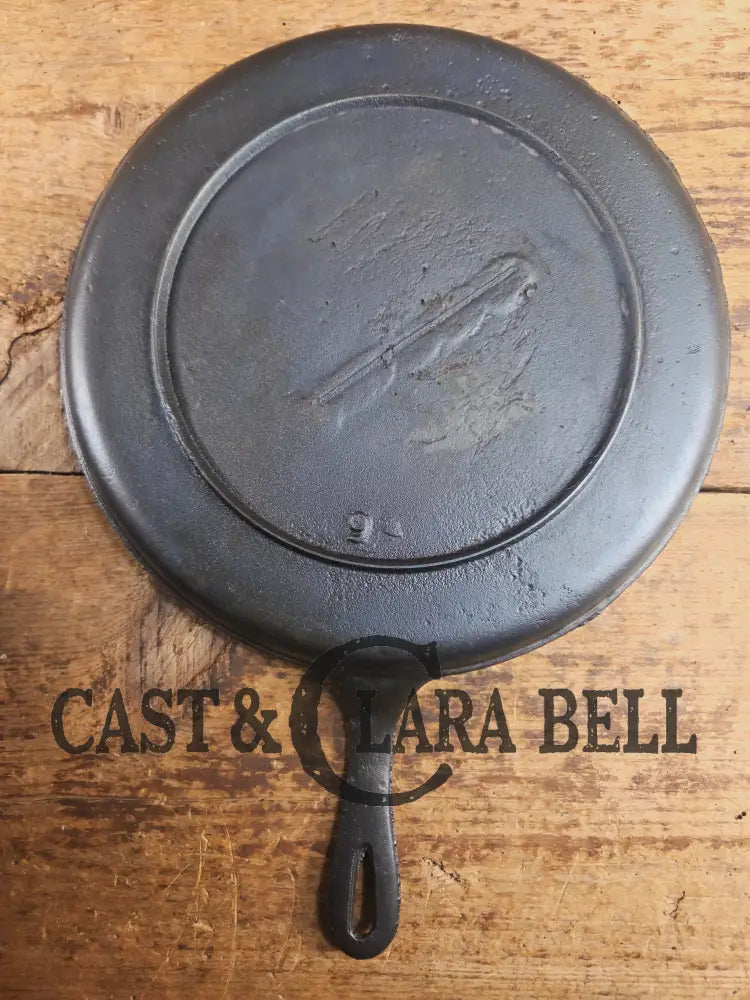 Late 1800βs Antique #9 Round Stove Eye Griddle with Gate mark and Raised 9 straight handle Griddle