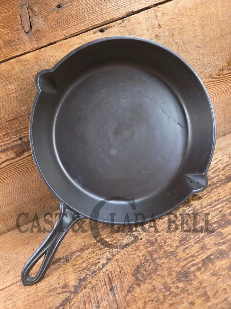 Late 1800’s Pointy handled #8 cast iron skillet with Raised P K and 8 on the bottom. Beautiful skillet amazing daily