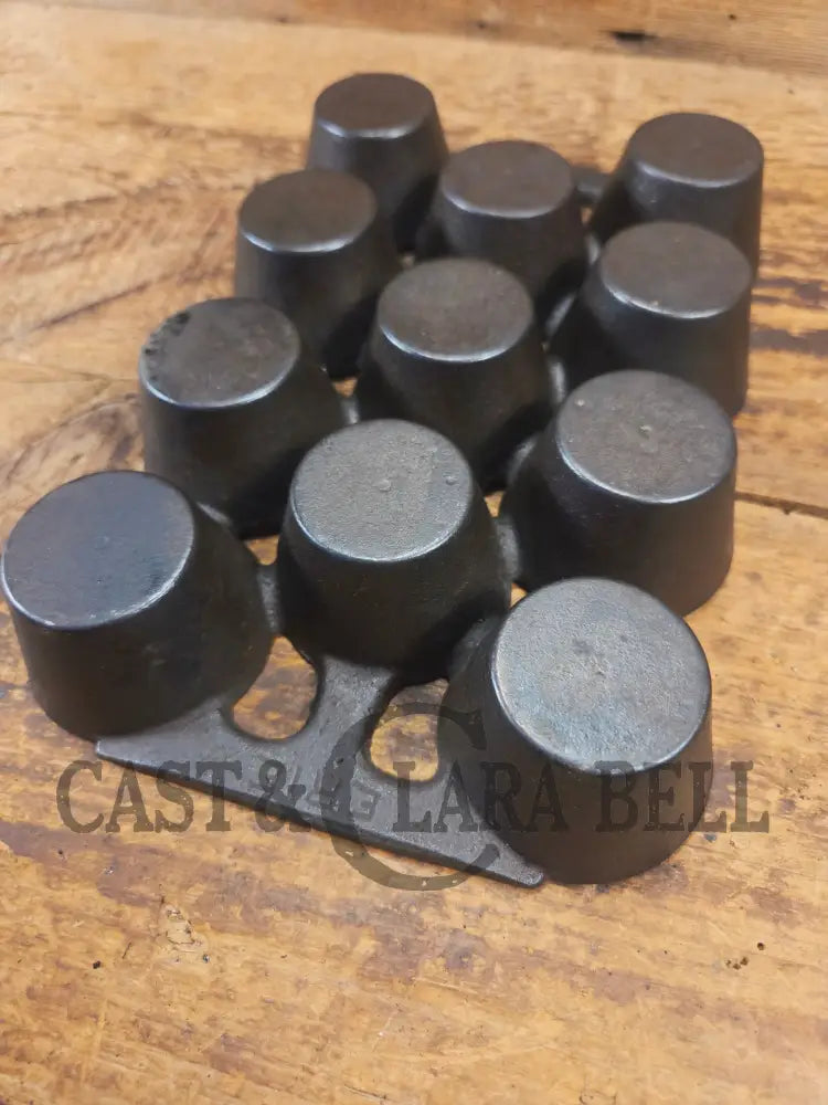 Late 1890’s Erie #10 Popover Pan 11 cup. 948. Variation #4. Beautifully restored and ready to make muffins popovers and