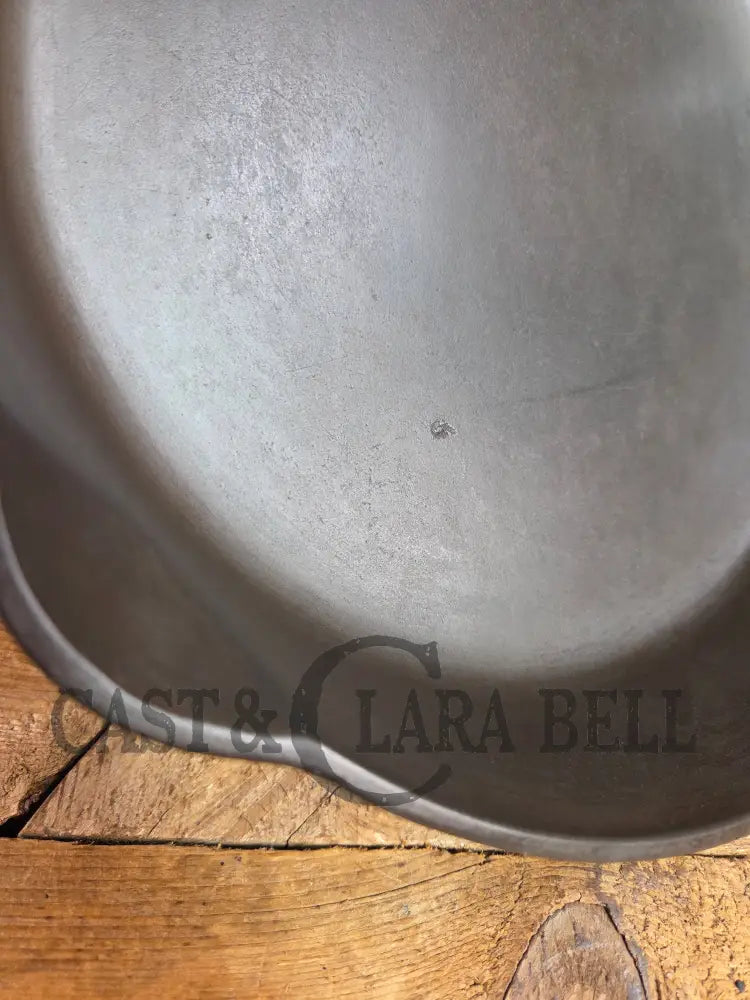 Lovely 1920’s Griswold #9 Skillet with Heat Ring and Large Block Logo 710 N. One of the most popular Griswold lines