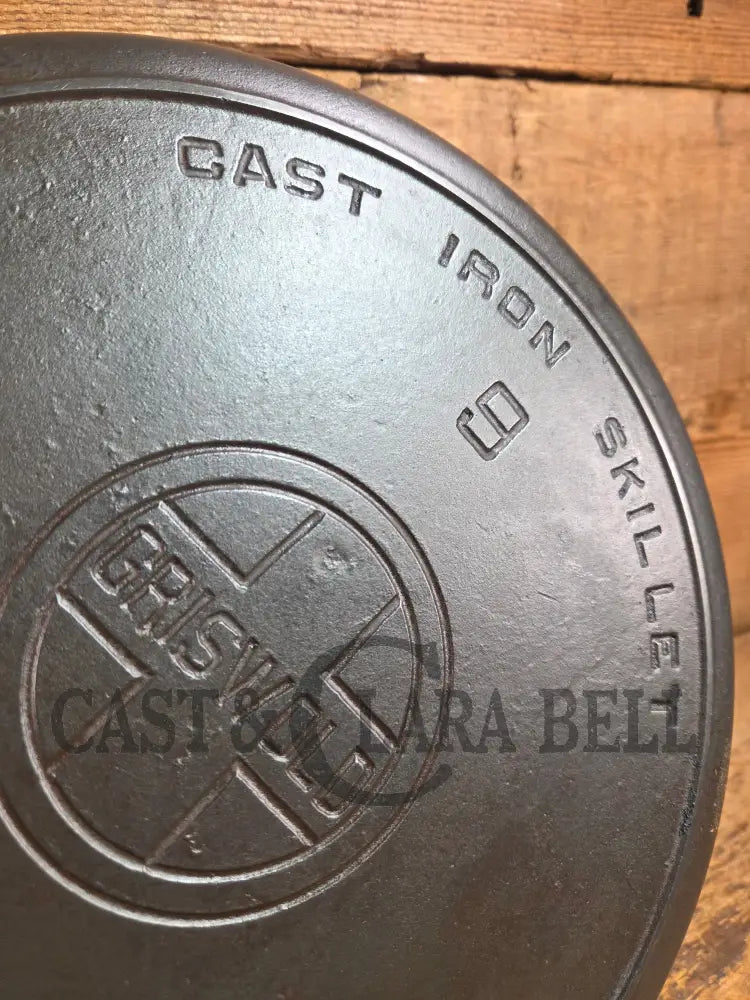 Lovely 1920’s Griswold #9 Skillet with Heat Ring and Large Block Logo 710 N. One of the most popular Griswold lines