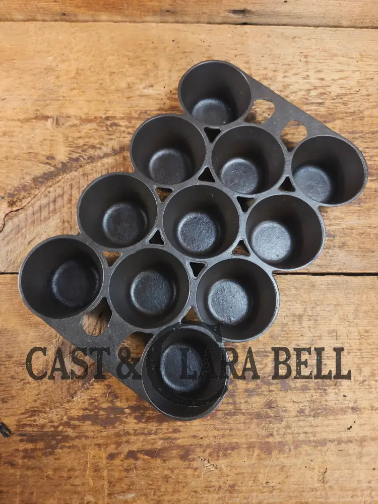 Lovely Griswold No. 10 Popover Pan 948 A Variation 10 with Griswolds & Erie markings. Ready to make brownies muffins or