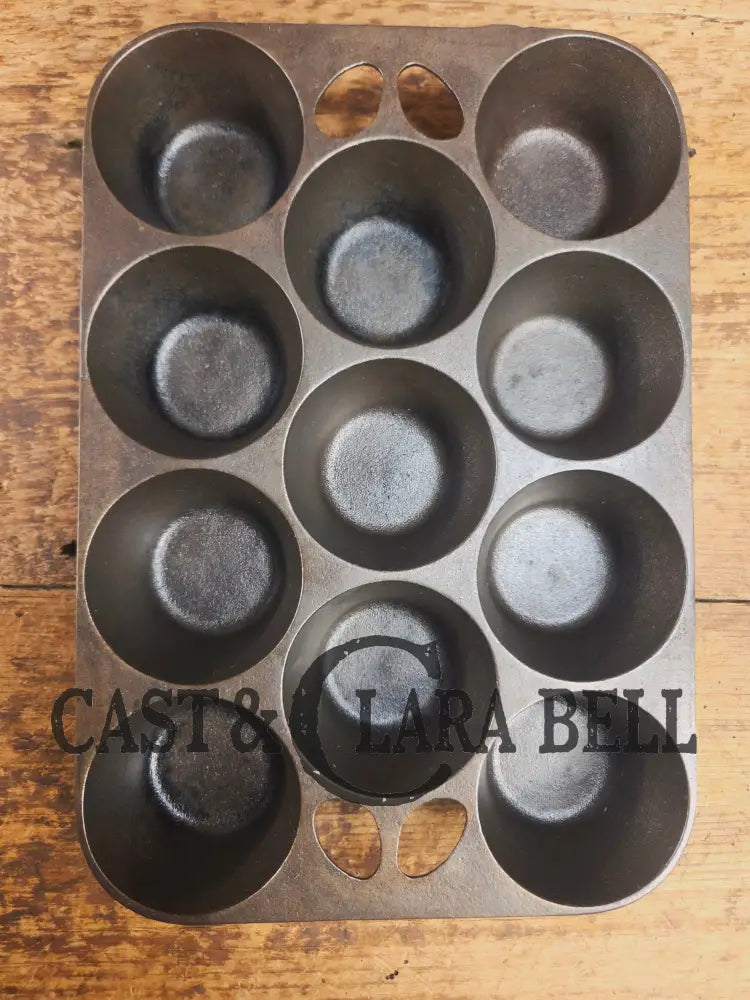 Lovely Griswold No. 10 Popover Pan 949 D. Fully Restored and ready to make the best brownies muffins or cornbread!