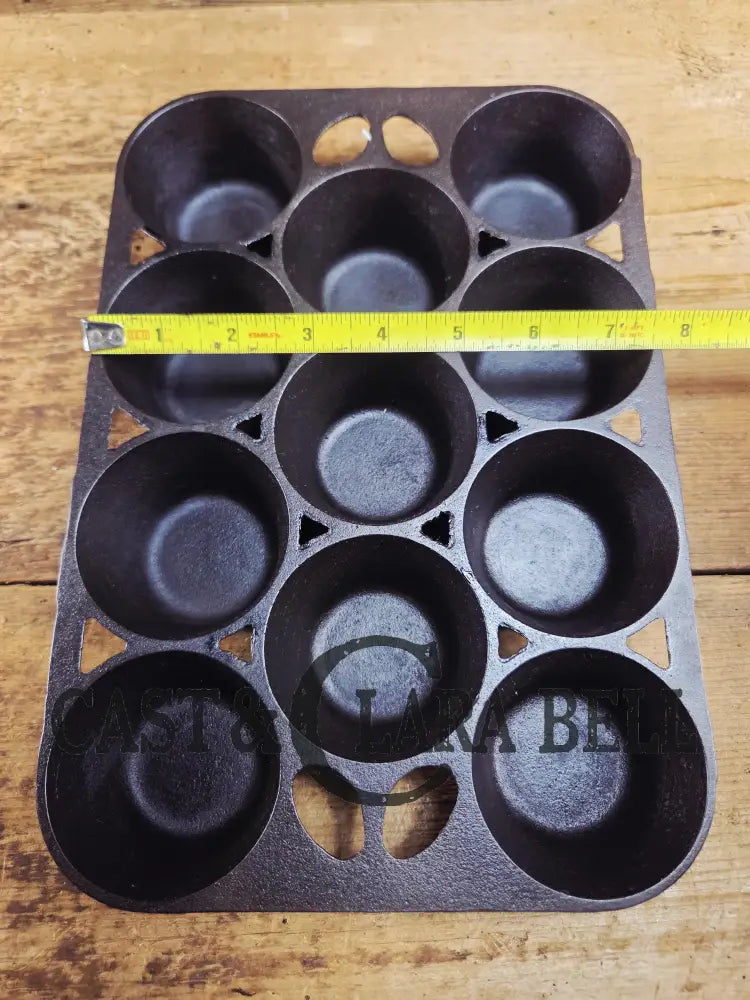 Lovely Griswold No. 10 Popover Pan 949. Fully Restored and ready to make the best brownies muffins or cornbread! SC24