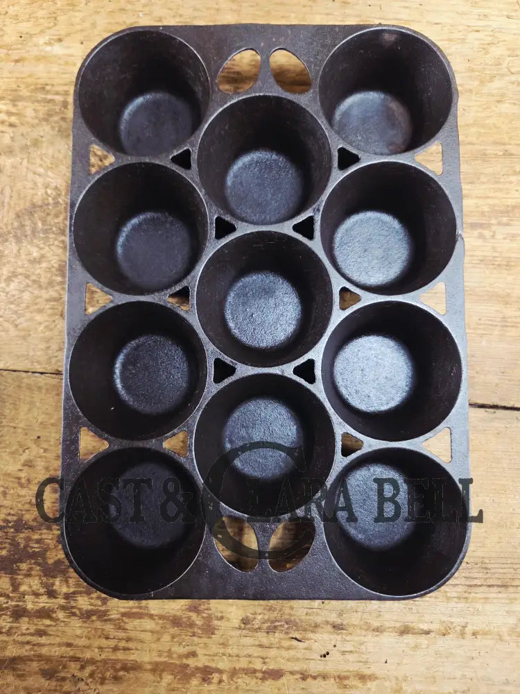 Lovely Griswold No. 10 Popover Pan 949. Fully Restored and ready to make the best brownies muffins or cornbread! SC24