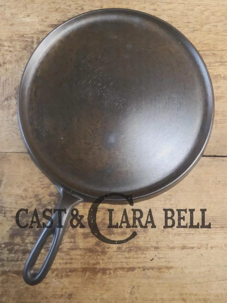 Make 90 year old grilled cheese! 1930-40’s Era lodge #9 Round Griddle. Awesome! SC24 Griddle