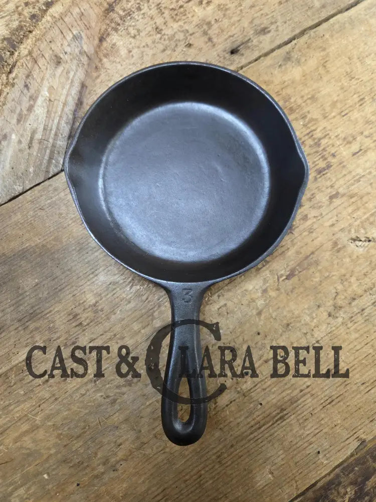 Martin Stove & Range Co. #3 Cast Iron Egg Skillet with ’Hamburger’ Logo Skillet