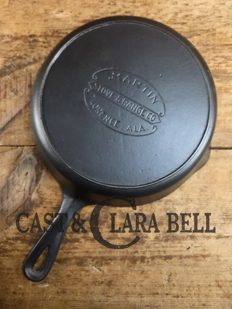 Martin Stove & Range Co. #8 Cast Iron Skillet with ’Hamburger’ Logo. Versatile and elegant Skillet