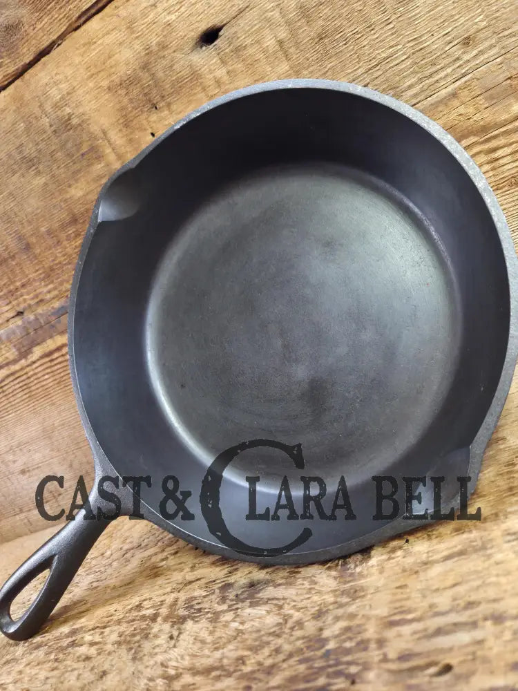 Mid 1900’s Lodge #5 ’Blob’ Skillet with 3 Notch Heat Ring. Raised P on the blob. Amazing gift and sauté pan. Skillet