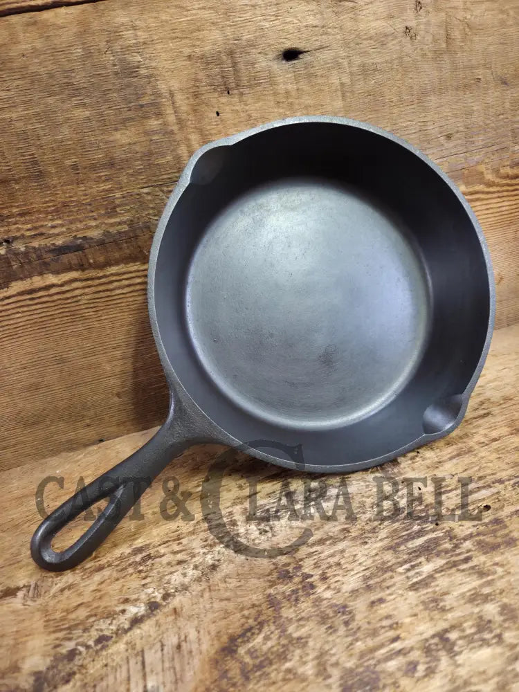 Mid 1900βs Lodge #5 βBlobβ Skillet with 3 Notch Heat Ring. Raised P on the blob. Amazing gift and sautΓ© pan. Skillet