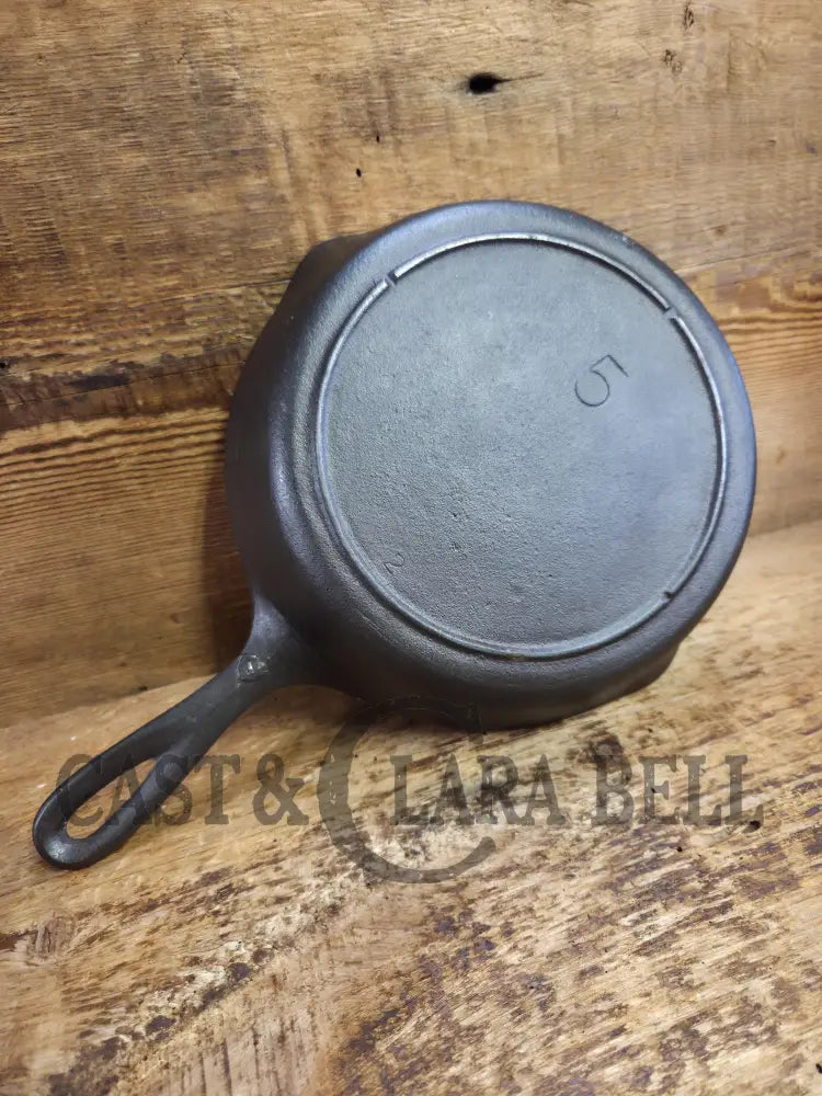 Mid 1900βs Lodge #5 βBlobβ Skillet with 3 Notch Heat Ring. Raised P on the blob. Amazing gift and sautΓ© pan. Skillet
