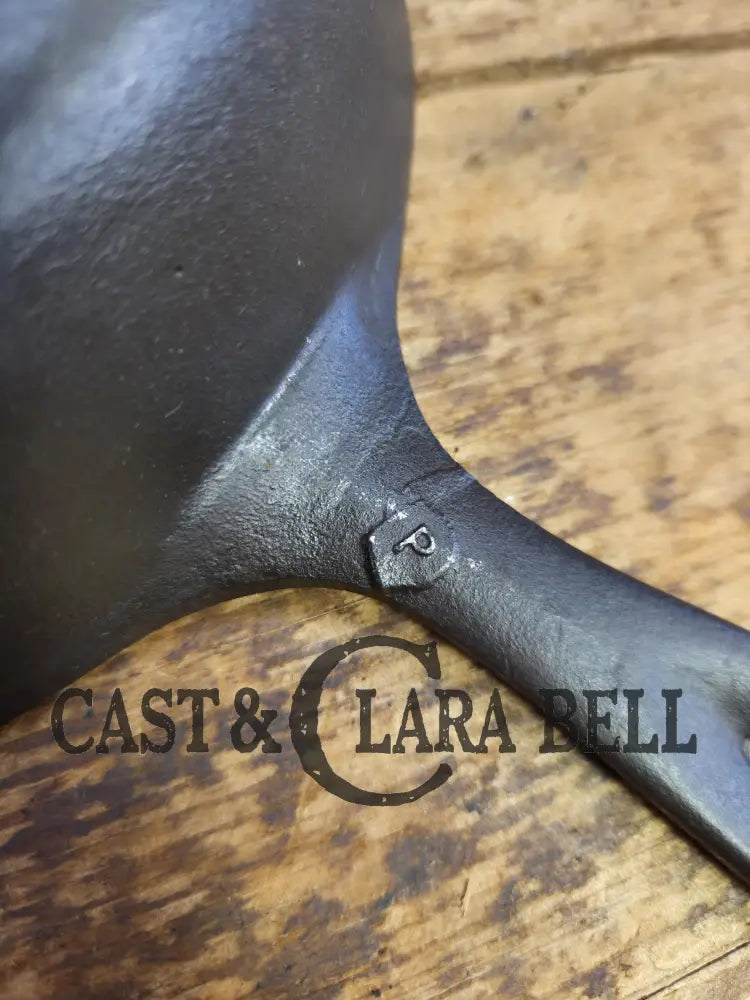 Mid 1900βs Lodge #5 βBlobβ Skillet with 3 Notch Heat Ring. Raised P on the blob. Amazing gift and sautΓ© pan. Skillet